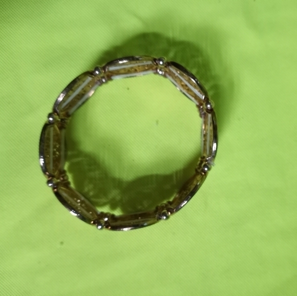 Goldtone stretch beaded filigree bracelet - Picture 3 of 5